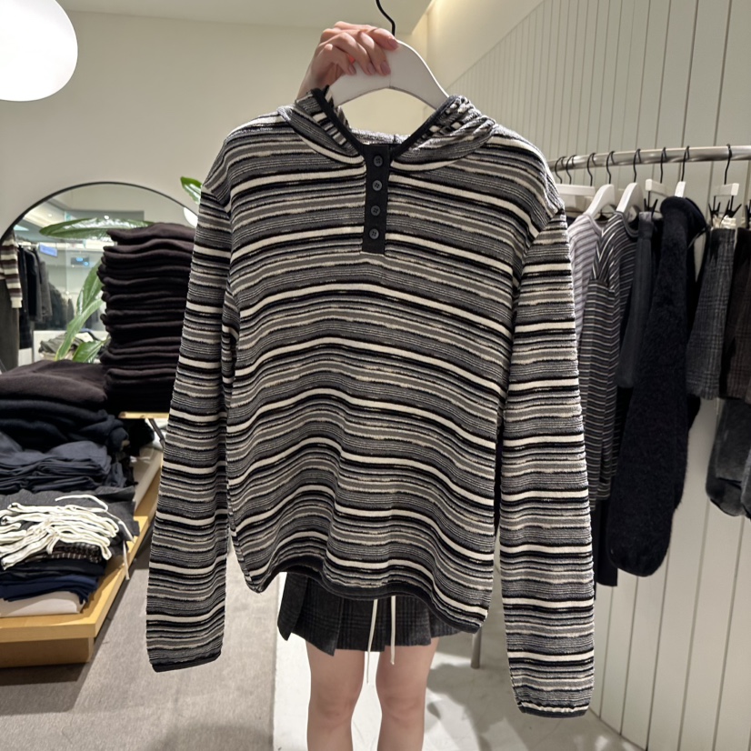 解讀251126-0578 服裝服飾批發(fā)的市場新機遇與發(fā)展策略